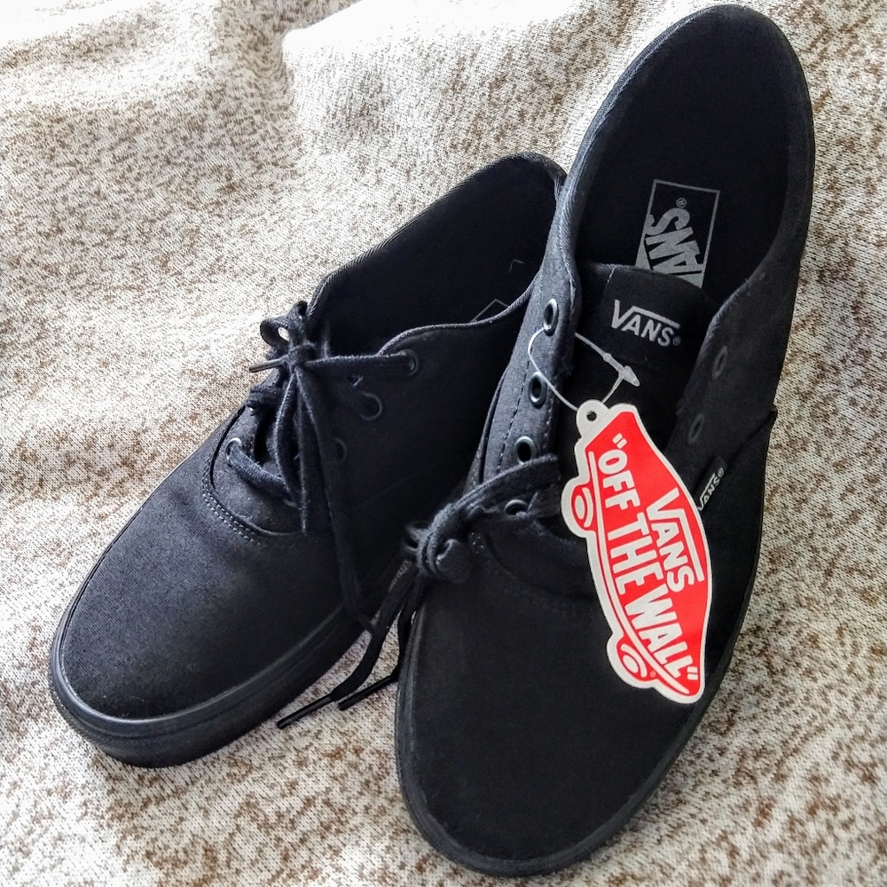 All Black Vans NWT 👟